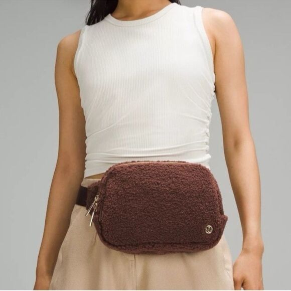 Lululemon Athletica Everywhere Belt Bag Large Fleece In Brown & Gold LU9BDUS - Picture 3 of 16